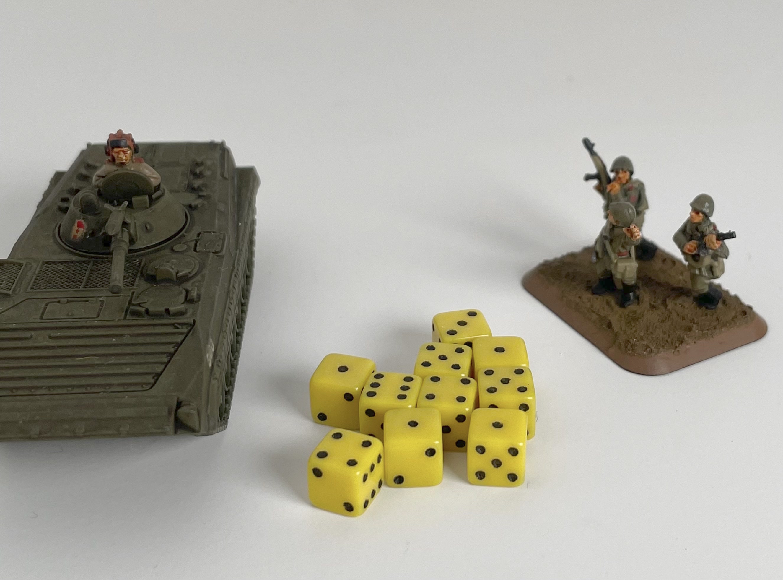 10 x D6 Spot Dice 7mm Opaque Yellow/Black Spot - d6spot07opyellowbs